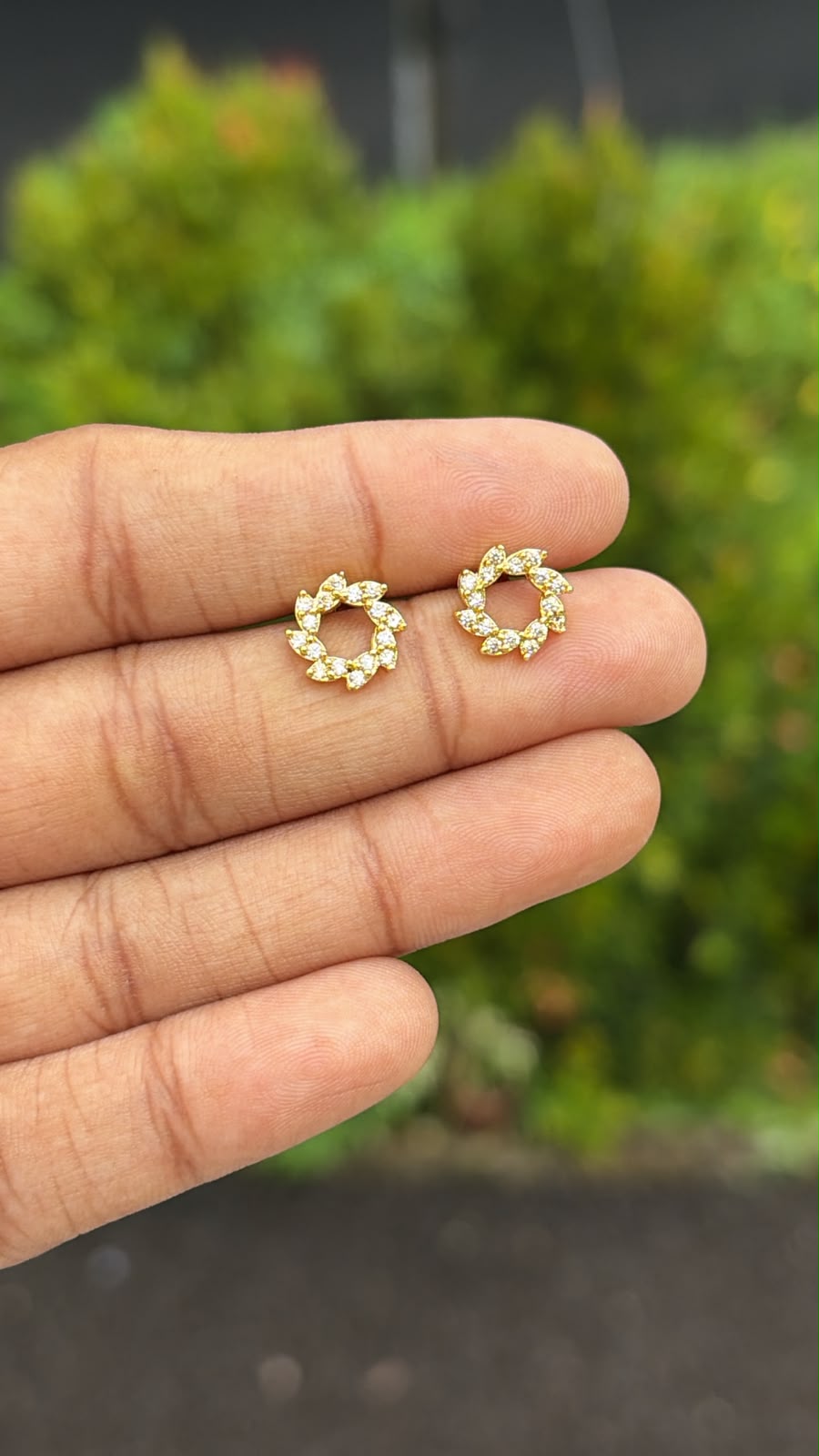 Round studs