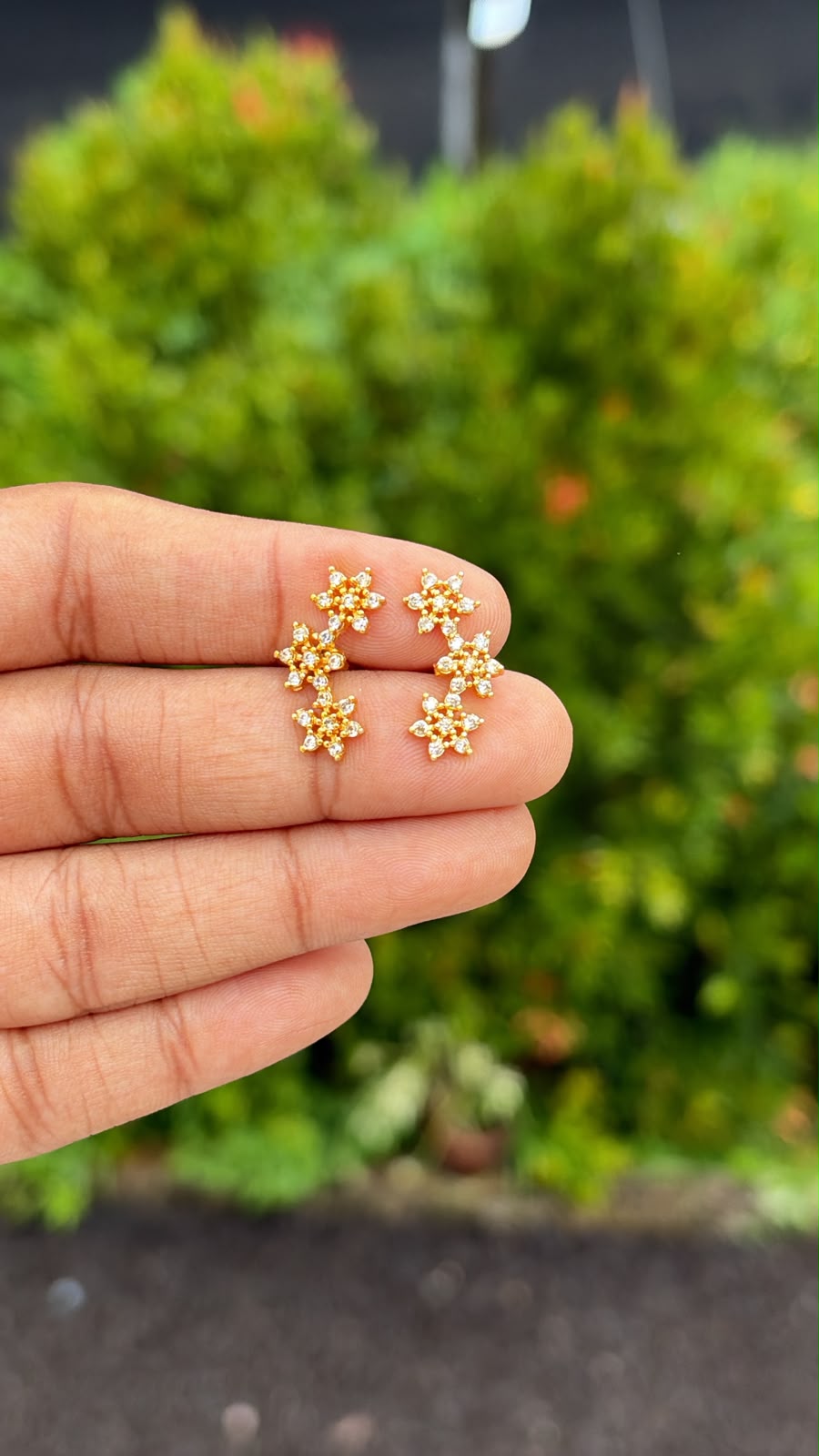 Single line star studs