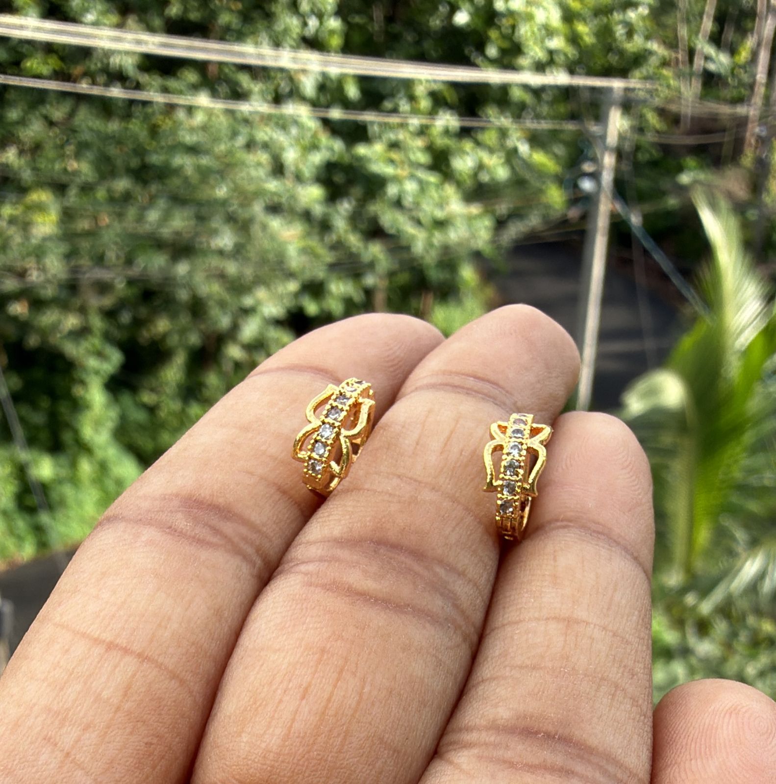 Simple ring secondstud